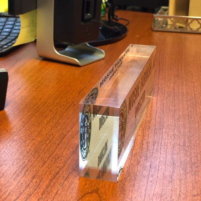 ODM de acrílico del OEM del diseño de la placa de identificación transparente del cubo disponible